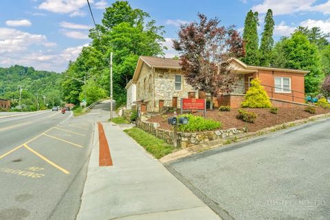 Photo of 938 W King Street, Boone, NC 28607 (MLS # 262063)