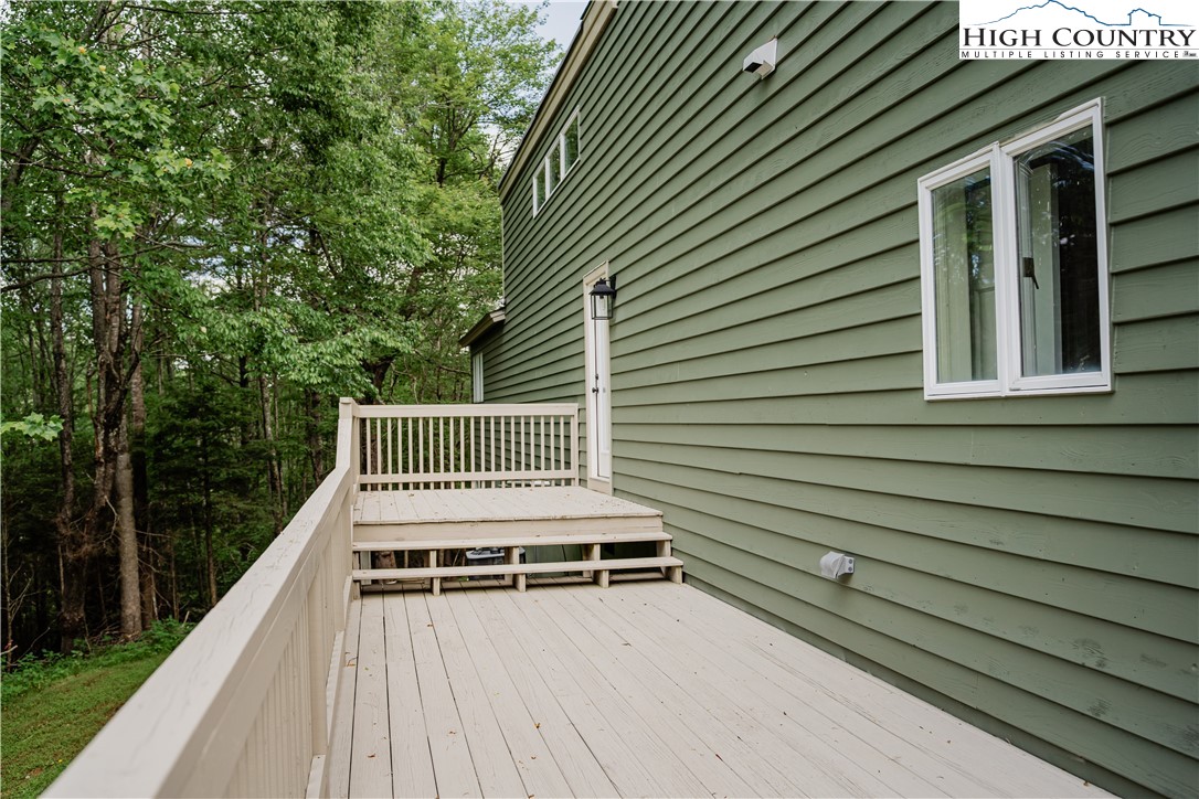 Boone, North Carolina 28607, United States, 4 Bedrooms Bedrooms, ,5 BathroomsBathrooms,Residential,Active,245525