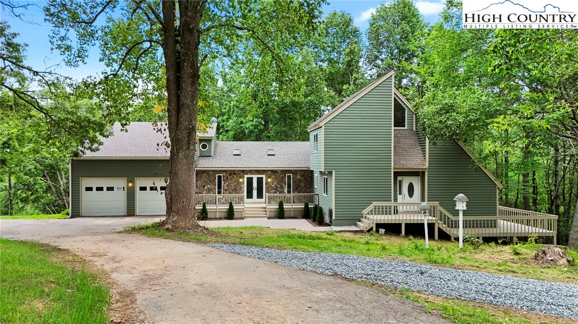 Boone, North Carolina 28607, United States, 4 Bedrooms Bedrooms, ,5 BathroomsBathrooms,Residential,Active,245525