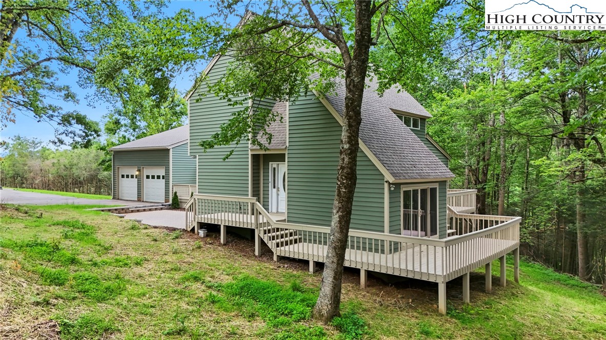 Boone, North Carolina 28607, United States, 4 Bedrooms Bedrooms, ,5 BathroomsBathrooms,Residential,Active,245525