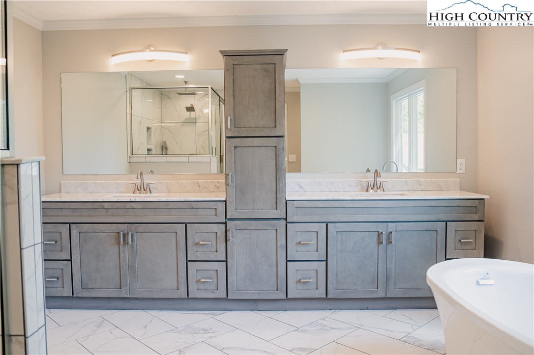 Boone, North Carolina 28607, United States, 4 Bedrooms Bedrooms, ,5 BathroomsBathrooms,Residential,Active,245525