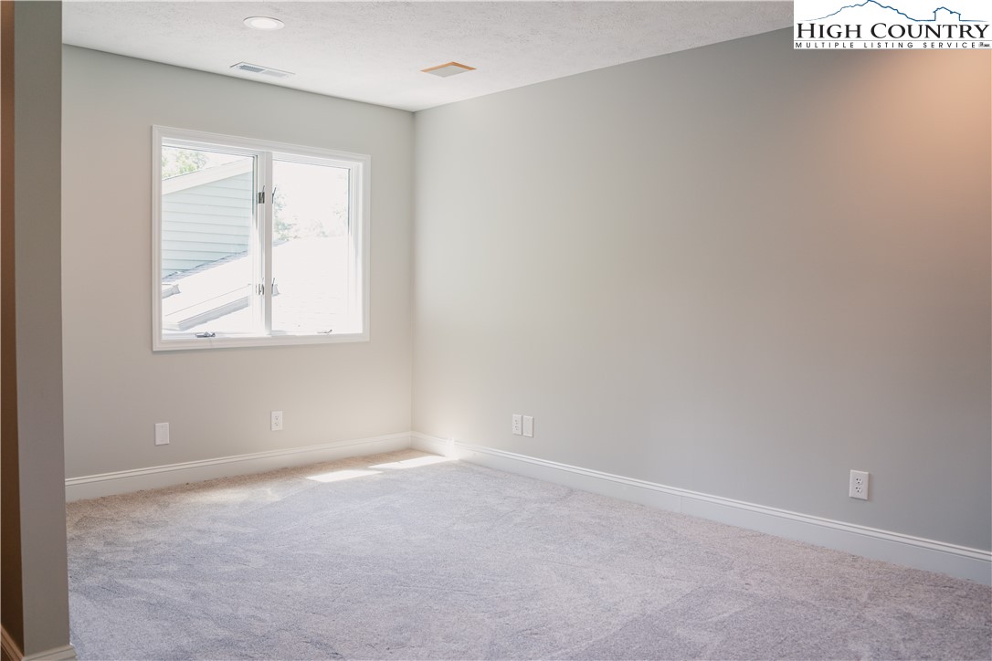 Boone, North Carolina 28607, United States, 4 Bedrooms Bedrooms, ,5 BathroomsBathrooms,Residential,Active,245525