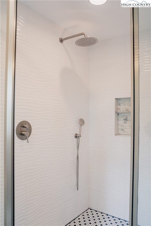 Boone, North Carolina 28607, United States, 4 Bedrooms Bedrooms, ,5 BathroomsBathrooms,Residential,Active,245525