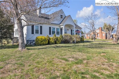 Photo of 1109 NE Wildwood Road, Lenoir, NC 28645 (MLS # 256060)