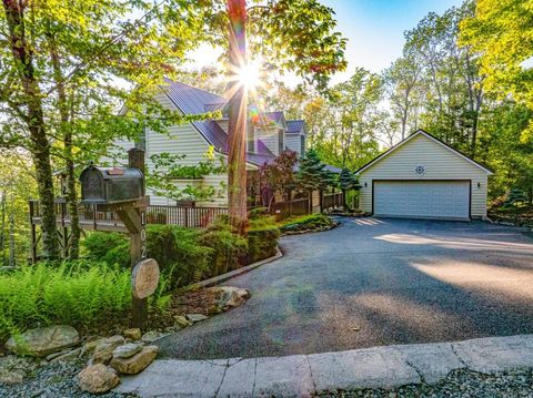 Photo of 102 Wintergreen Way, Beech Mountain, NC 28604 (MLS # 260911)