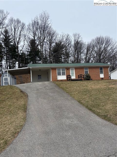 Photo of 88 Grand Ridge Road, Sparta, NC 28675 (MLS # 260077)