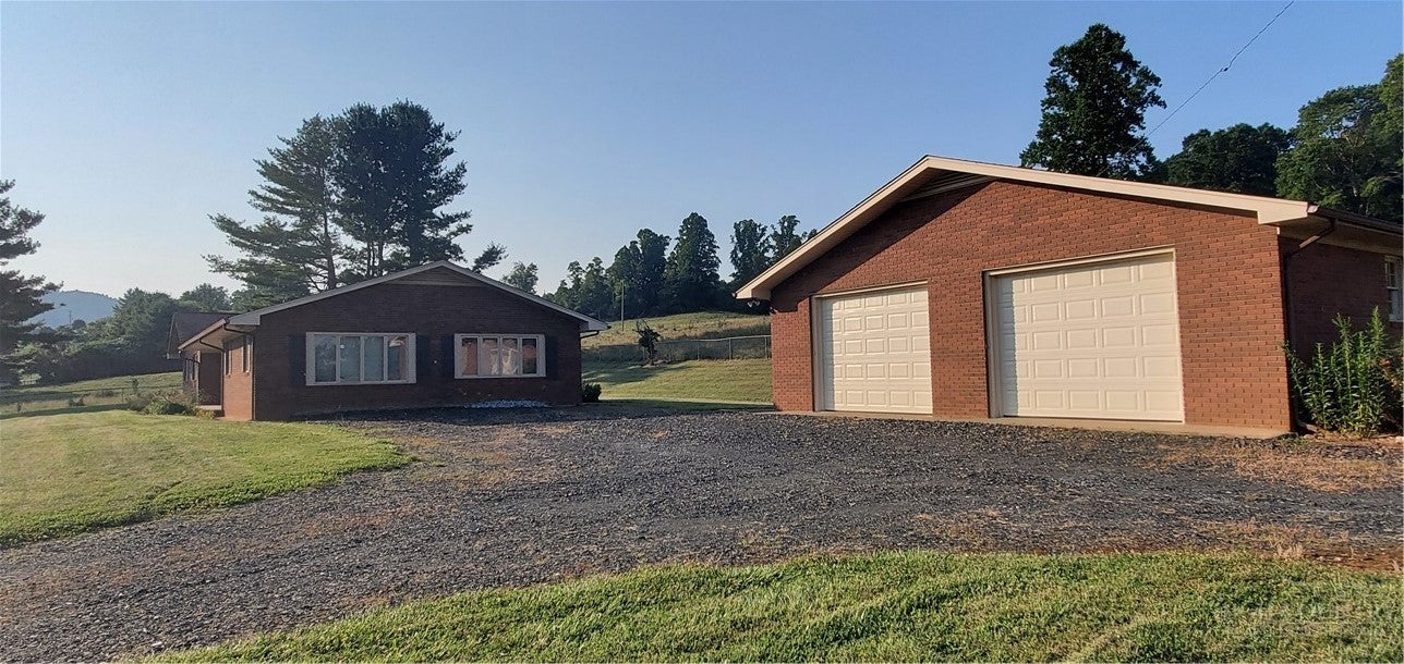 427 J E Gentry Road