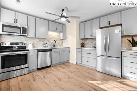 Photo of 214 Village Green #B-2, Blowing Rock, NC 28605 (MLS # 257422)