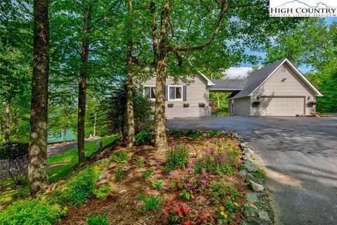 Photo of 569 Shelter Rock Circle, Sugar Mountain, NC 28604 (MLS # 255464)