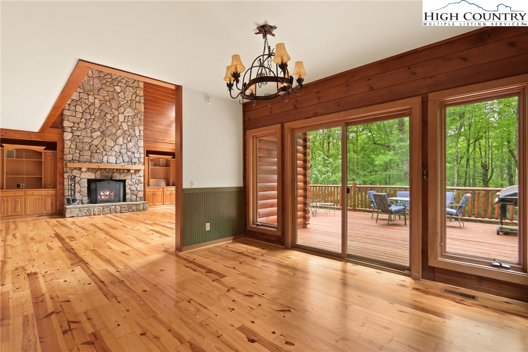 Blowing Rock, North Carolina 28605, United States, 4 Bedrooms Bedrooms, ,4 BathroomsBathrooms,Residential,Active,35504