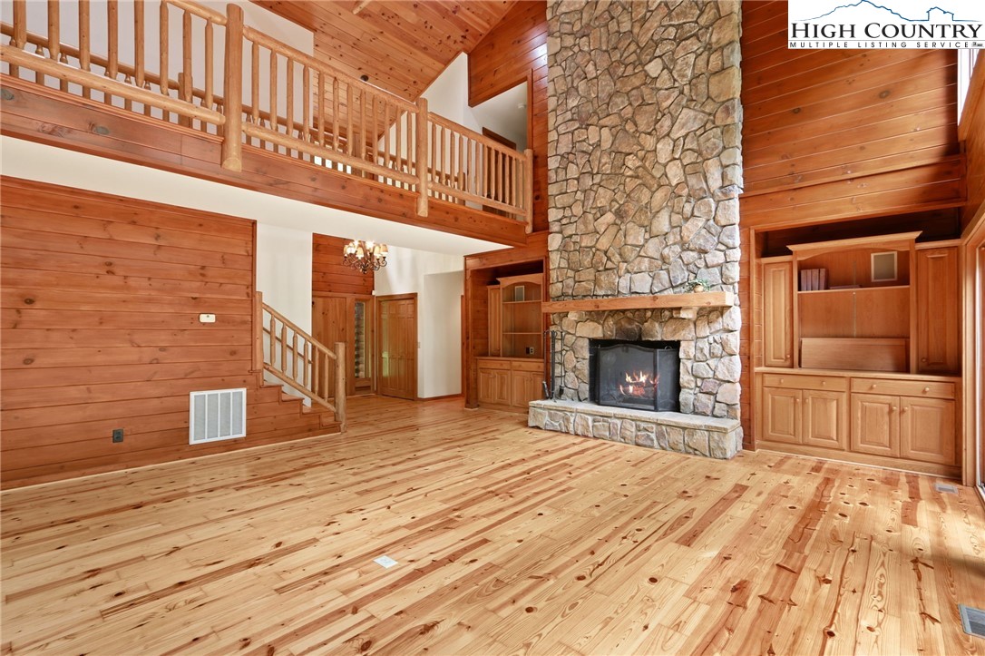 Blowing Rock, North Carolina 28605, United States, 4 Bedrooms Bedrooms, ,4 BathroomsBathrooms,Residential,Active,35504