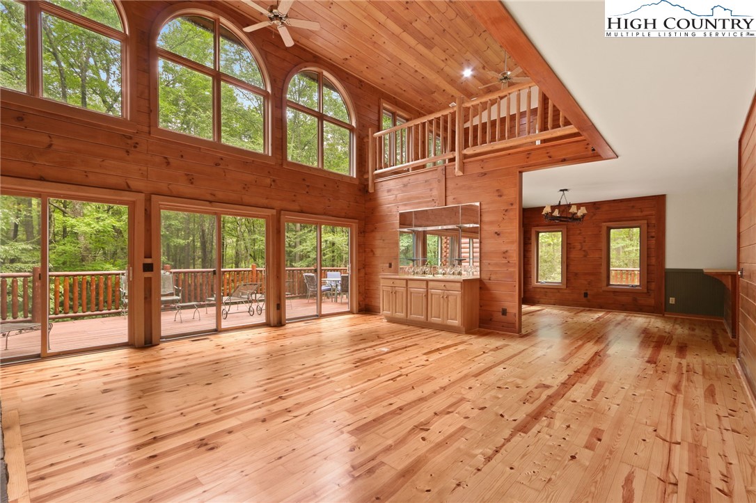 Blowing Rock, North Carolina 28605, United States, 4 Bedrooms Bedrooms, ,4 BathroomsBathrooms,Residential,Active,35504