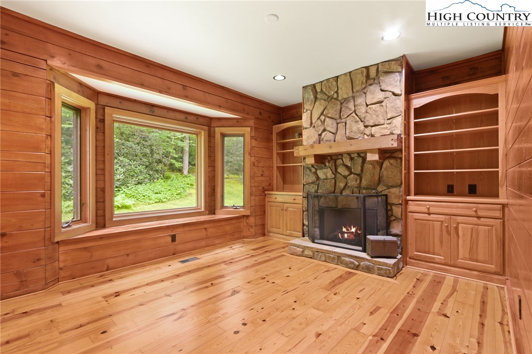 Blowing Rock, North Carolina 28605, United States, 4 Bedrooms Bedrooms, ,4 BathroomsBathrooms,Residential,Active,35504