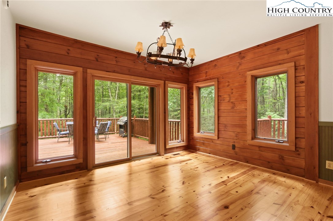 Blowing Rock, North Carolina 28605, United States, 4 Bedrooms Bedrooms, ,4 BathroomsBathrooms,Residential,Active,35504