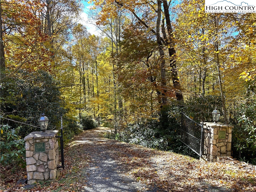 Blowing Rock, North Carolina 28605, United States, 4 Bedrooms Bedrooms, ,4 BathroomsBathrooms,Residential,Active,35504