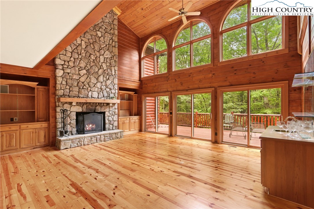 Blowing Rock, North Carolina 28605, United States, 4 Bedrooms Bedrooms, ,4 BathroomsBathrooms,Residential,Active,35504