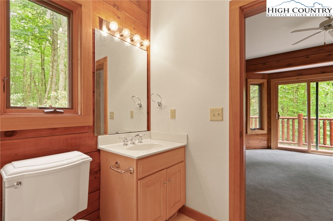 Blowing Rock, North Carolina 28605, United States, 4 Bedrooms Bedrooms, ,4 BathroomsBathrooms,Residential,Active,35504