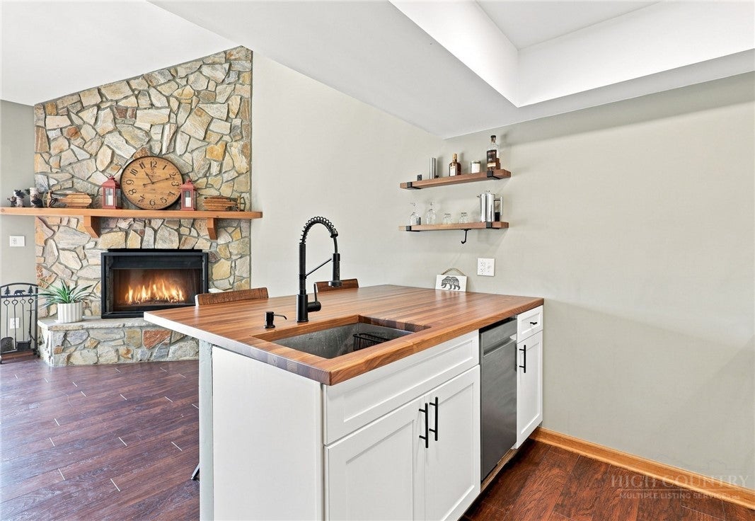 180 Hanging Rock Villas Drive 521