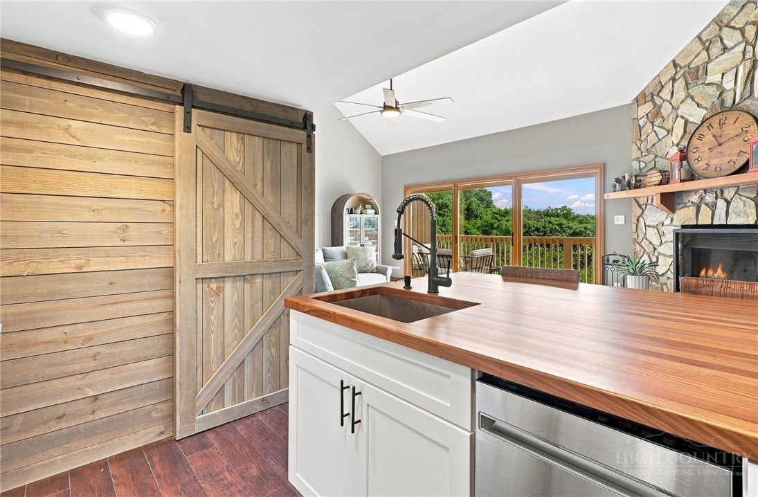 180 Hanging Rock Villas Drive 521