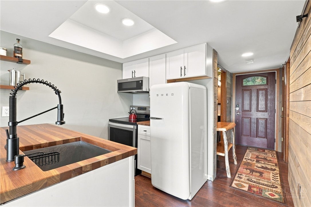 180 Hanging Rock Villas Drive 521