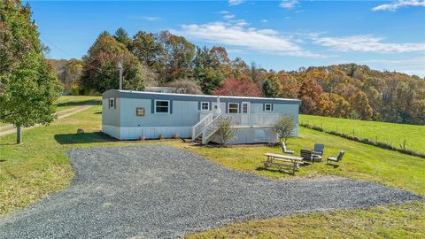 Photo of 986 Wagoner Access Road, Jefferson, NC 28640 (MLS # 262897)