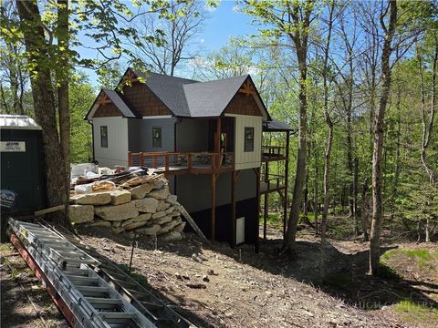 Photo of 102 Blackberry Trail, Beech Mountain, NC 28604 (MLS # 260556)