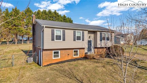 Photo of 166 Lynnewood Drive, Mount Airy, NC 27030 (MLS # 260305)