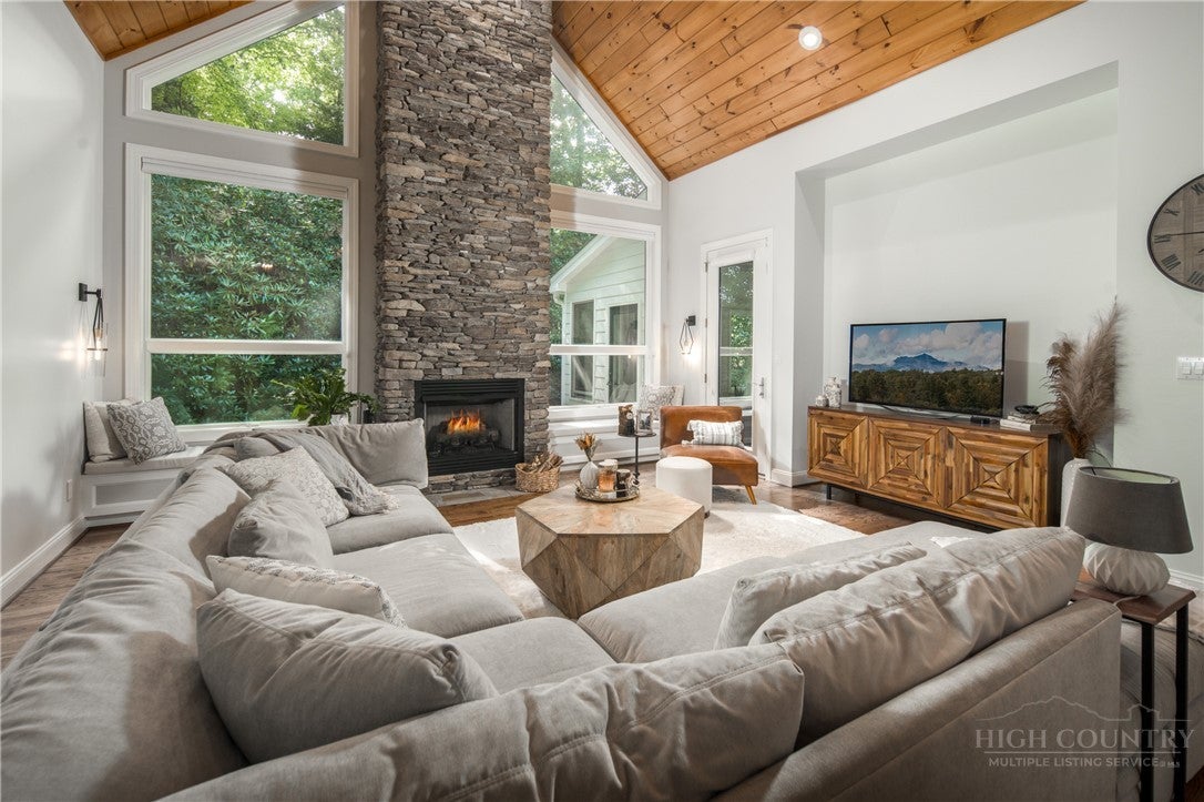 163 Forbes Way