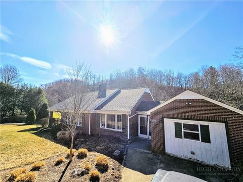 Photo of 270 Wade E Vannoy Dr Dr, West Jefferson, NC 28684 (MLS # 261284)