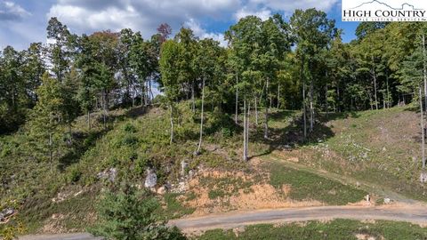 Photo of 30 Summit View Parkway, Spruce Pine, NC 28777 (MLS # 252211)
