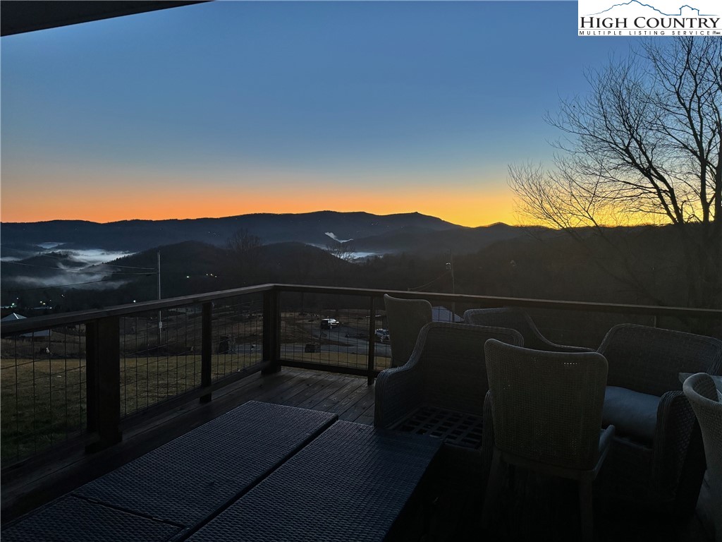 Elk Park, North Carolina 28622, United States, 5 Bedrooms Bedrooms, ,4 BathroomsBathrooms,Residential,Active,153646