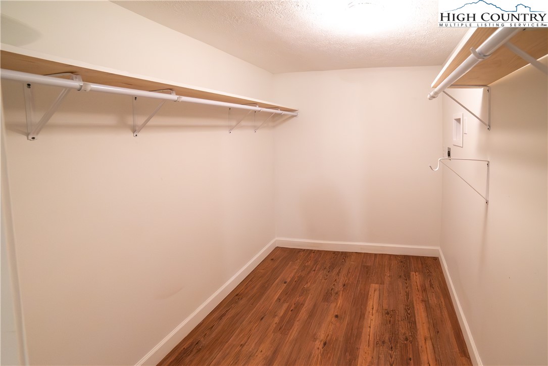 Elk Park, North Carolina 28622, United States, 5 Bedrooms Bedrooms, ,4 BathroomsBathrooms,Residential,Active,153646