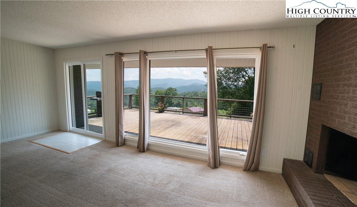 Elk Park, North Carolina 28622, United States, 5 Bedrooms Bedrooms, ,4 BathroomsBathrooms,Residential,Active,153646