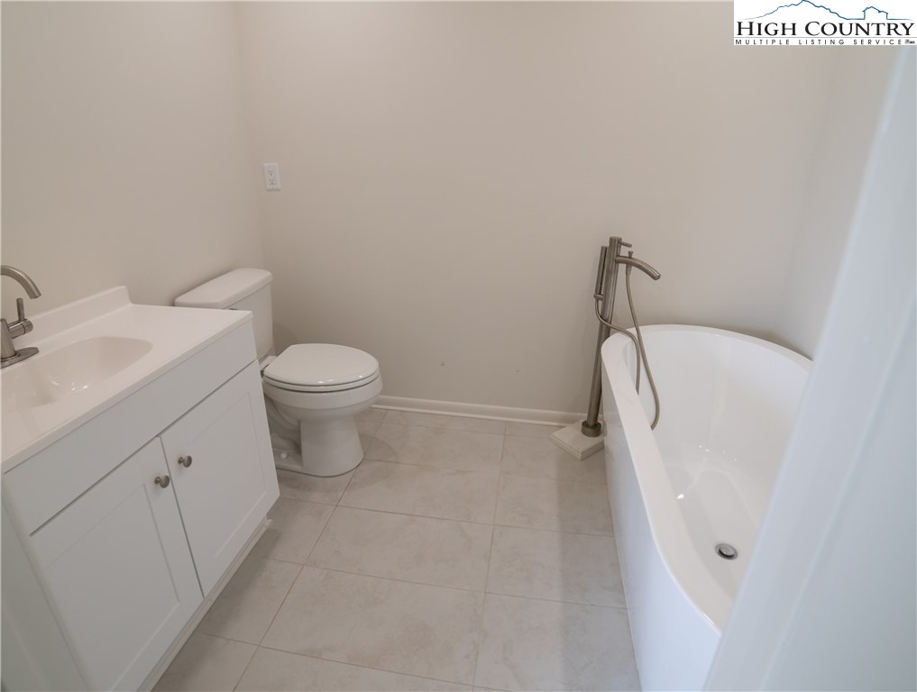 Elk Park, North Carolina 28622, United States, 5 Bedrooms Bedrooms, ,4 BathroomsBathrooms,Residential,Active,153646