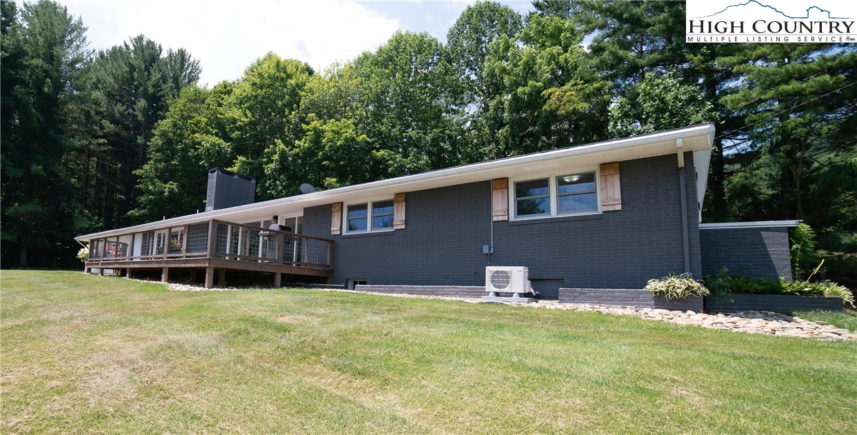 Elk Park, North Carolina 28622, United States, 5 Bedrooms Bedrooms, ,4 BathroomsBathrooms,Residential,Active,153646