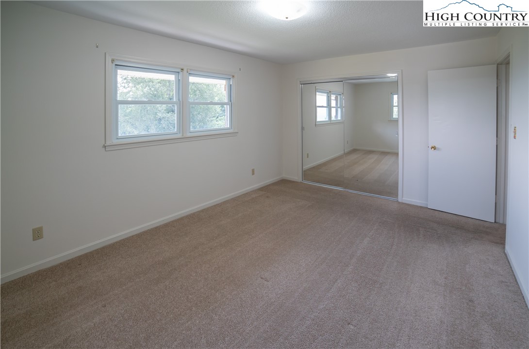 Elk Park, North Carolina 28622, United States, 5 Bedrooms Bedrooms, ,4 BathroomsBathrooms,Residential,Active,153646