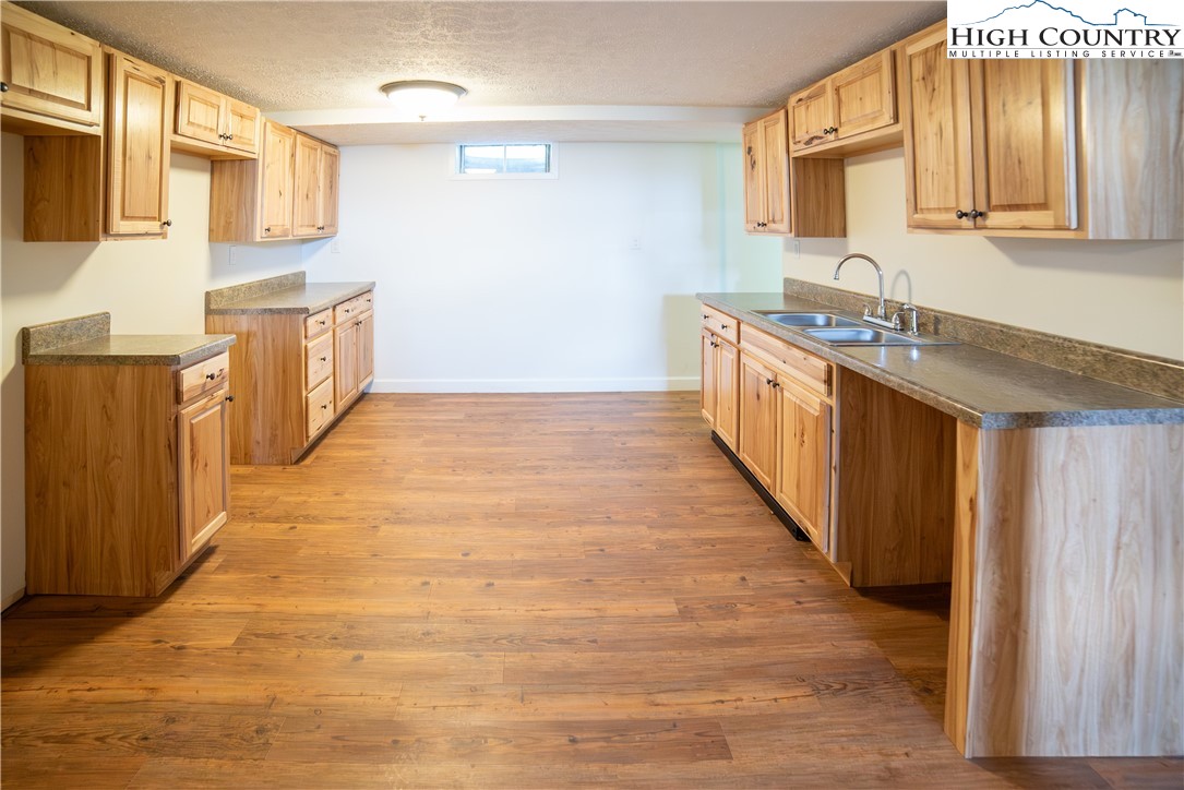 Elk Park, North Carolina 28622, United States, 5 Bedrooms Bedrooms, ,4 BathroomsBathrooms,Residential,Active,153646