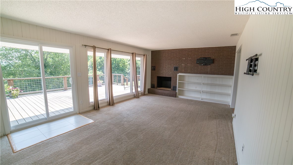 Elk Park, North Carolina 28622, United States, 5 Bedrooms Bedrooms, ,4 BathroomsBathrooms,Residential,Active,153646