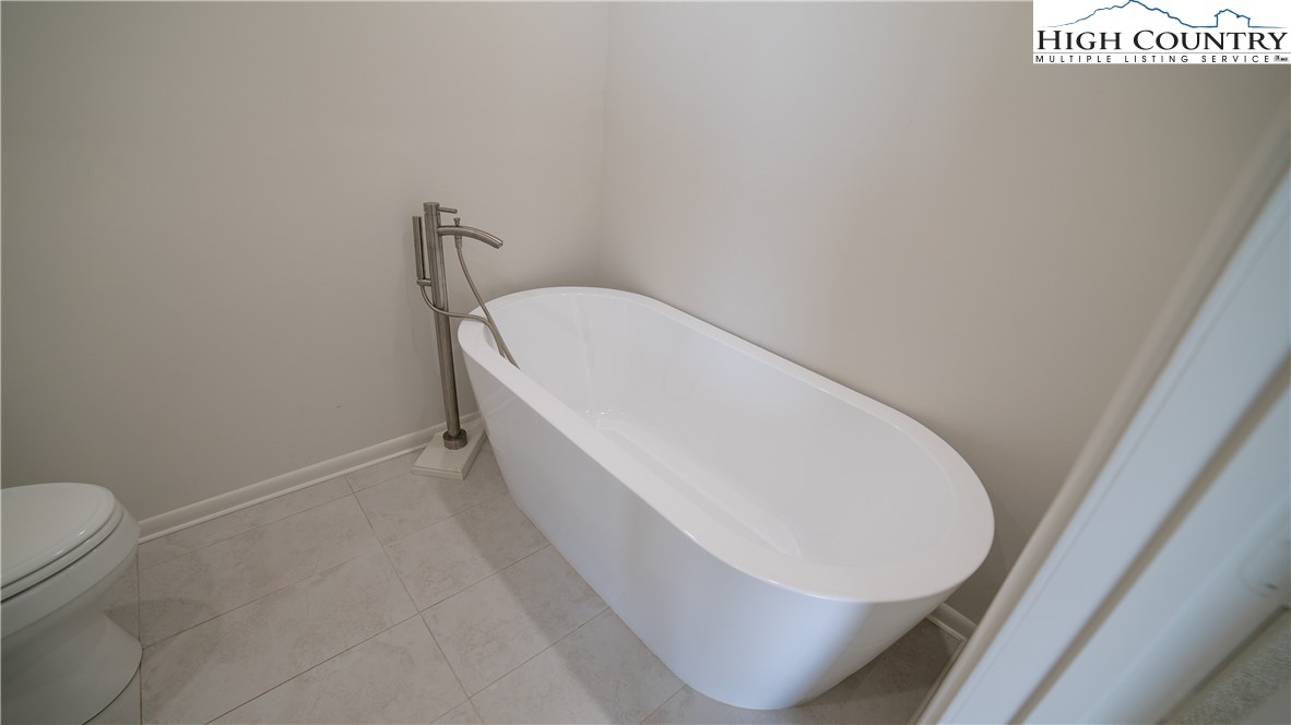 Elk Park, North Carolina 28622, United States, 5 Bedrooms Bedrooms, ,4 BathroomsBathrooms,Residential,Active,153646