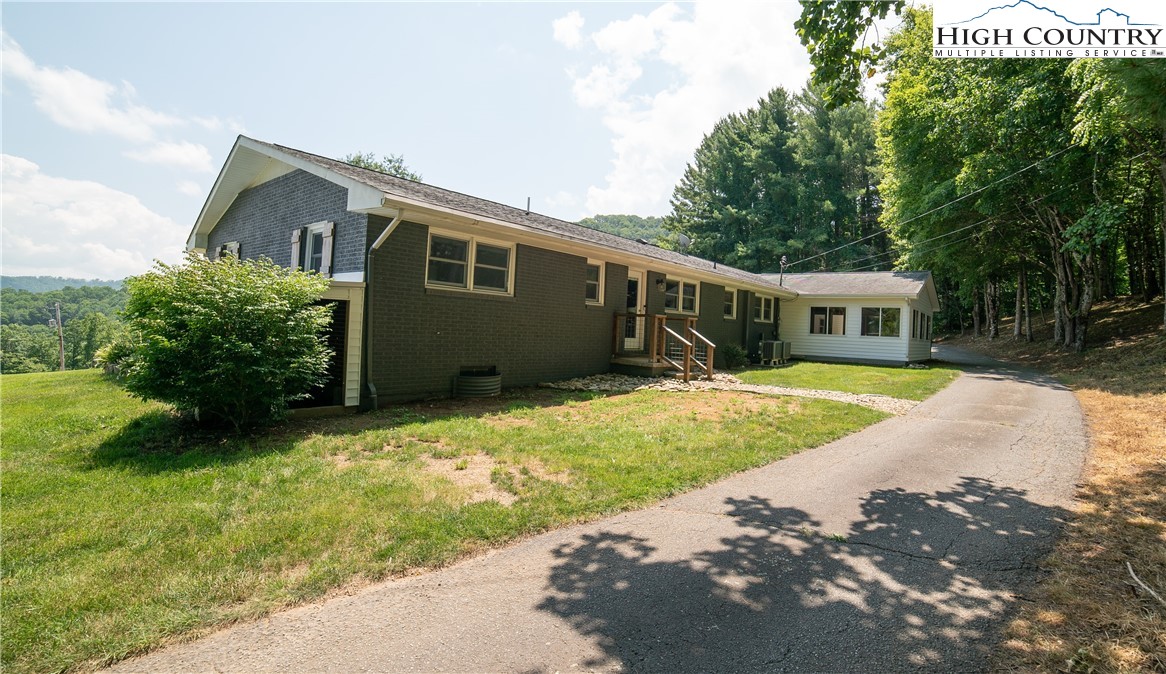Elk Park, North Carolina 28622, United States, 5 Bedrooms Bedrooms, ,4 BathroomsBathrooms,Residential,Active,153646