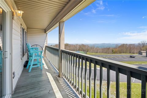 Photo of 301 Pinnacle Inn Road #3310, Beech Mountain, NC 28604 (MLS # 261819)