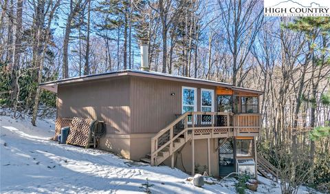 Photo of 139 Wild Daisy Lane, Beech Mountain, NC 28604 (MLS # 259775)