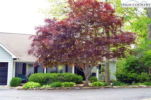Photo of 387 Tarry Acres Circle, Blowing Rock, NC 28605 (MLS # 258433)