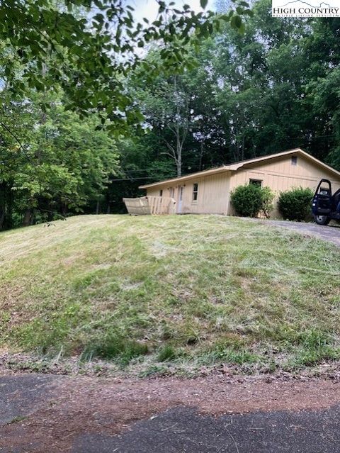 Photo of 303 Clint Norris Rd Road, Boone, NC 28607 (MLS # 244162)
