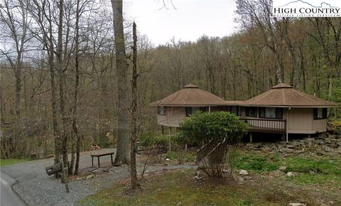 Photo of 1929 Sugar Mountain Drive, Sugar Mountain, NC 28604 (MLS # 259197)