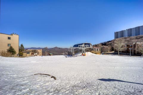 Photo of 105 Sugar Ski Drive #524, Sugar Mountain, NC 28604 (MLS # 262878)