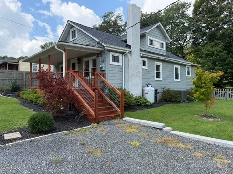 Photo of 404 Mountain Avenue, West Jefferson, NC 28694 (MLS # 264107)