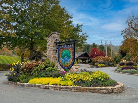 Photo of TBD Wren Way, Banner Elk, NC 28604 (MLS # 264578)