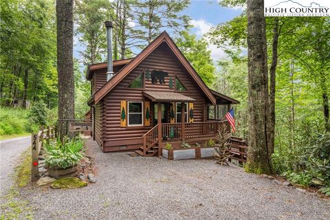 Photo of 544 Laurelwood Lane, Boone, NC 28607 (MLS # 257525)