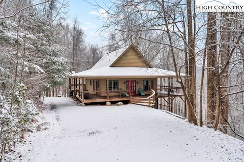 Photo of 423 Wolf Den Lane, Lenoir, NC 28645 (MLS # 259261)